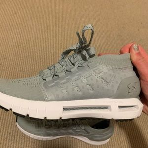 Under armour HOVR knit women’s sneaker never worn
